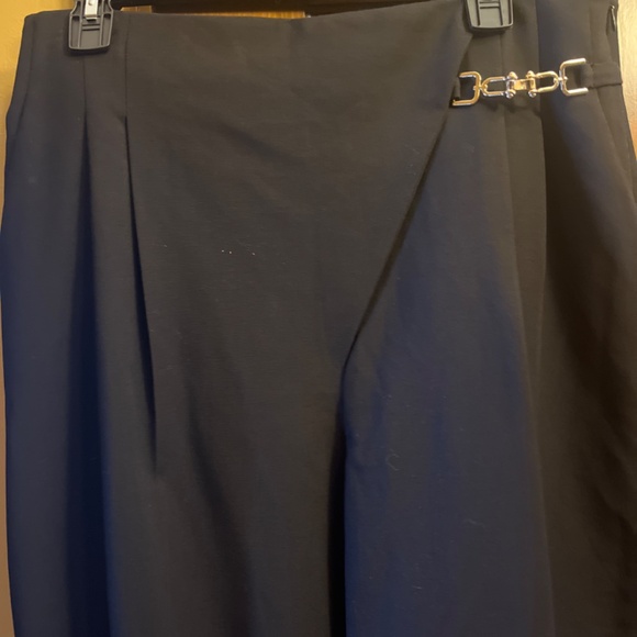 NWT Gorgeous Exquise Black Pants with Gold Buckle Detail From Anthropologie. Lg. - Picture 3 of 16